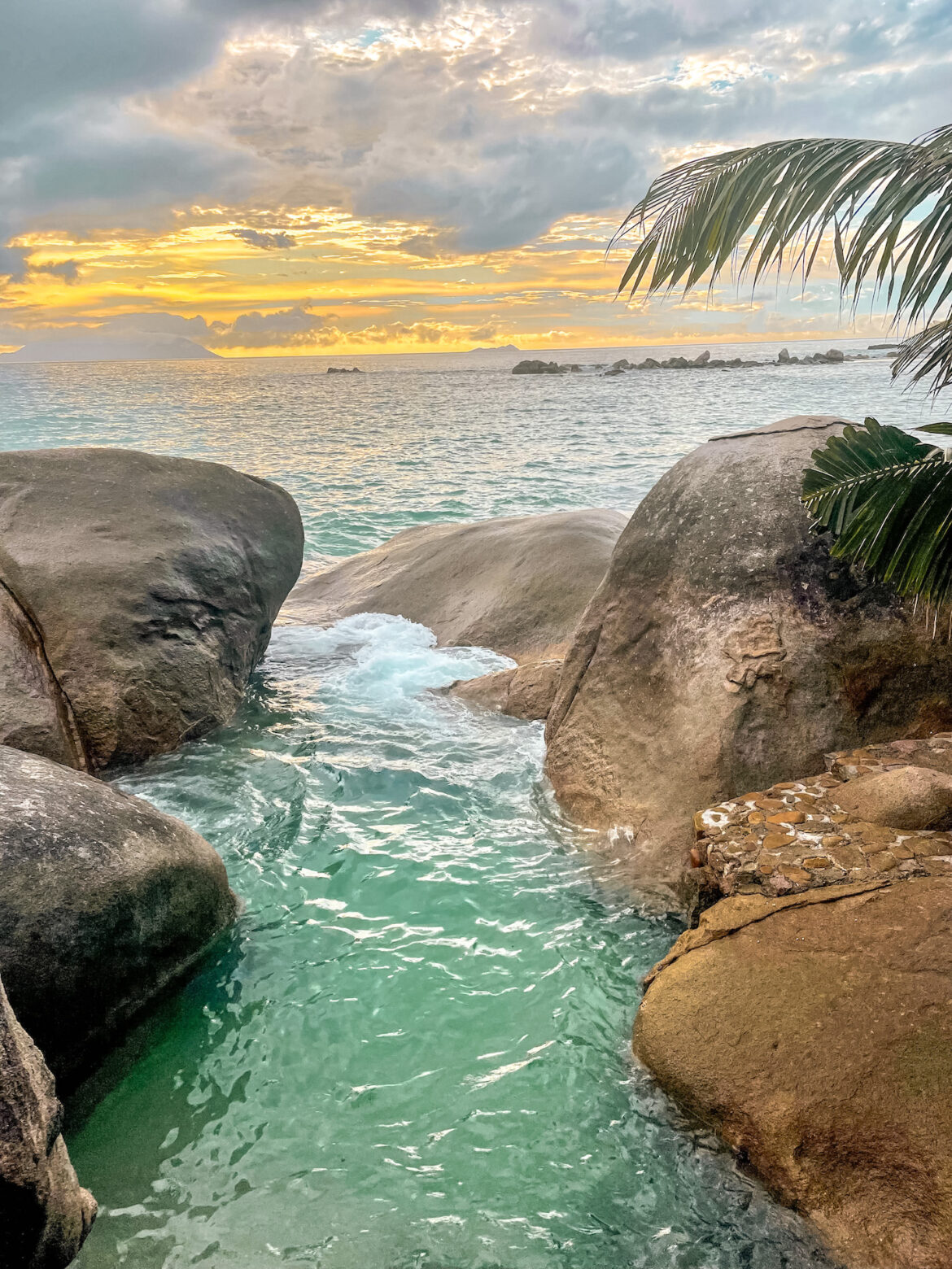 Seychelles: The Complete Travel Guide to Mahé